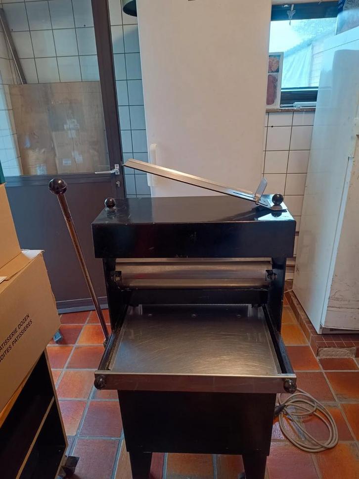 Verrijdbare broodsnij machine, Elektronische apparatuur, Broodbakmachines, Gebruikt, Ophalen