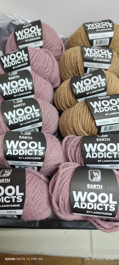 Brei-en haak garen. WOOLADDICTS. EARTH. NIEUW., Hobby en Vrije tijd, Breien en Haken, Nieuw, Ophalen of Verzenden