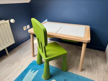 Ikea flisat met stoel beschikbaar voor biedingen