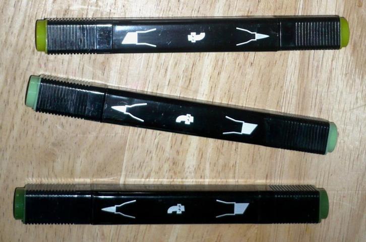 3 stiften - Diverse dubbelpuntige groene stiften, 3 kleuren, Hobby en Vrije tijd, Tekenen, Nieuw, Potlood of Stift, Ophalen