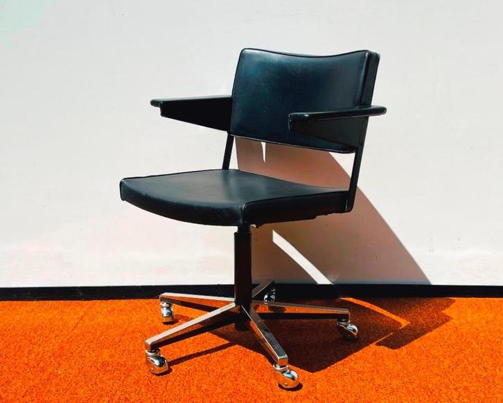 Armstoel Gispen [ Vintage 60s ] Bureaustoel, Huis en Inrichting, Bureaustoelen, Gebruikt, Bureaustoel, Zwart, Ophalen of Verzenden