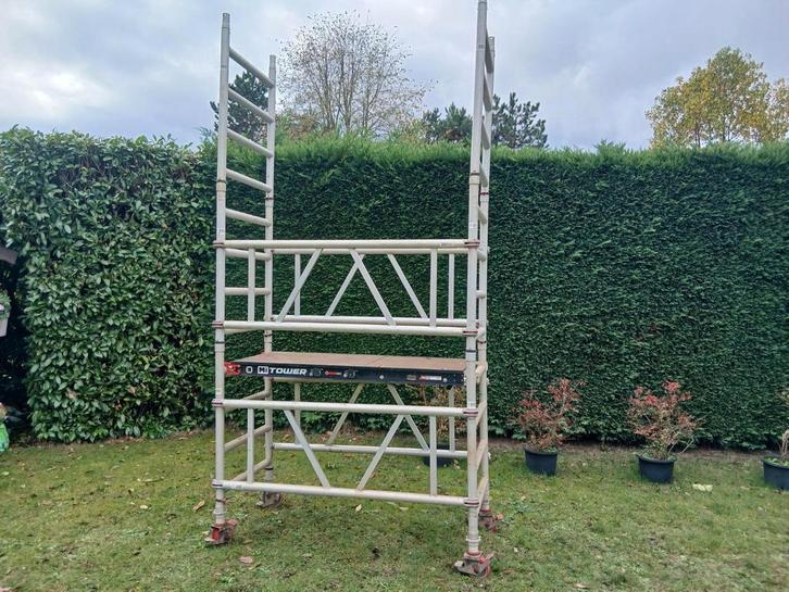 Altrex mitower  stelling Te Koop   b1600x d0.75 x h4000, Doe-het-zelf en Bouw, Steigers, Gebruikt, Rolsteiger of Kamersteiger