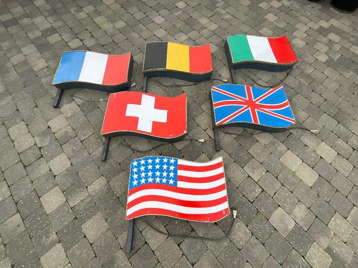 retro vlaggen verlichtingen afkomstig van botsauto kermis, Collections, Marques & Objets publicitaires, Enlèvement