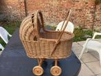 Rieten poppenwagen in goede staat, Antiek en Kunst, Antiek | Speelgoed, Ophalen