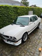 BMW e28 518, Auto's, BMW, 4 deurs, Wit, Handgeschakeld, Grijs