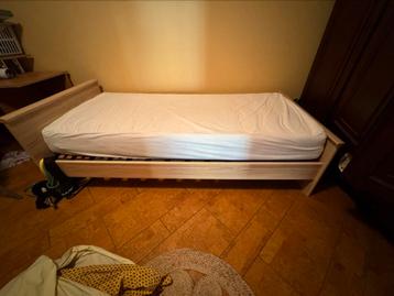 Bed + matras gratis beschikbaar voor biedingen