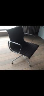 Vitra aluminium stoel van Charles & Ray Eames, Huis en Inrichting, Ophalen, Zo goed als nieuw