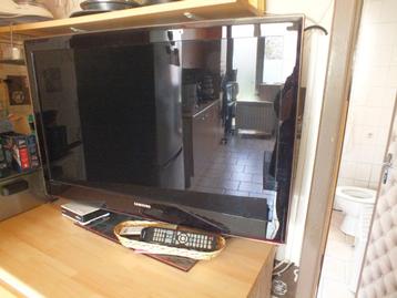 TV Samsung Ecran plat 105 cm Led
