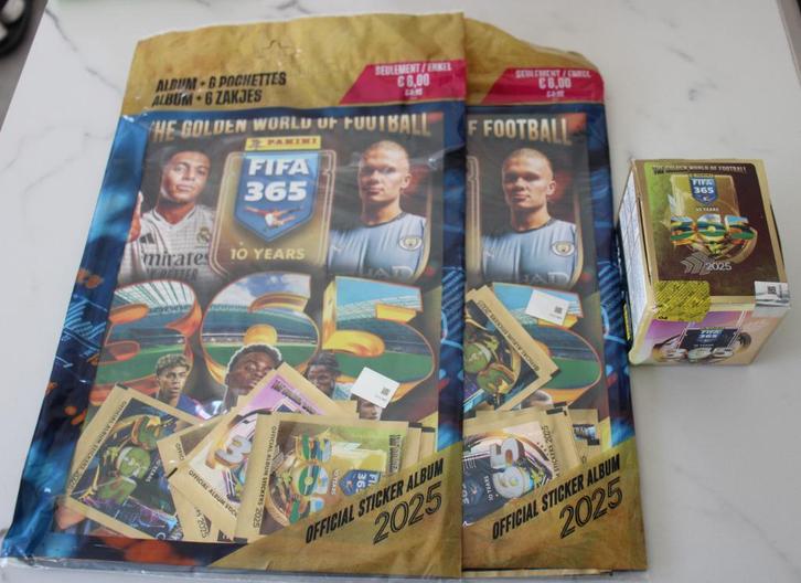 PANINI FIFA 365 2025 : 2 albums + 48 zakjes stickers, Verzamelen, Sportartikelen en Voetbal, Nieuw, Poster, Plaatje of Sticker