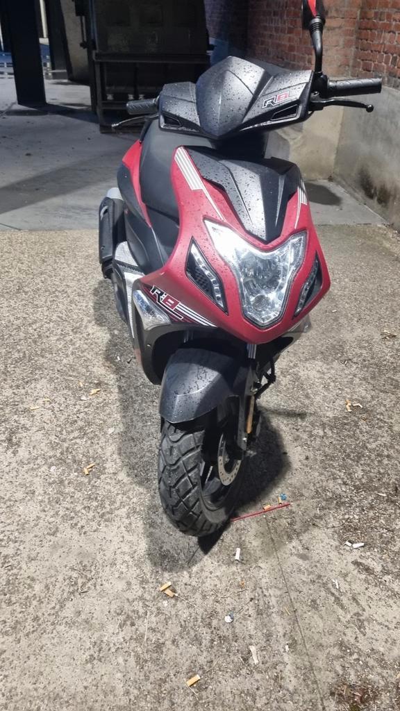 AGM R8, Fietsen en Brommers, Scooters | Peugeot, Zo goed als nieuw, Ophalen