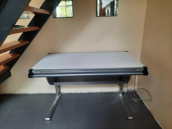 Ergonomisch bureau/tekentafel voor kind, hoogte verstelbaar, Huis en Inrichting, Bureaus, Gebruikt, Bureau, In hoogte verstelbaar