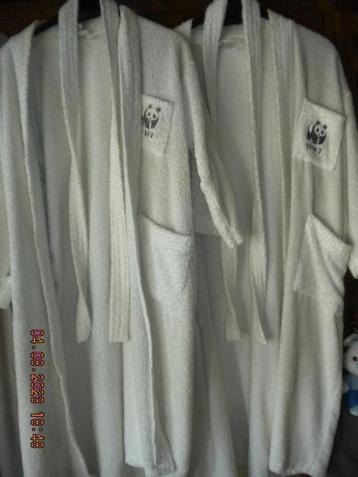 Witte badjas (2x) (L) WWF beschikbaar voor biedingen