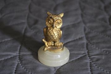 Goudkleurige uil op voet 5 x 5 x 7 cm beschikbaar voor biedingen