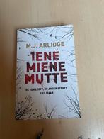 M.J. Arlidge - Iene Miene Mutte, Livres, Comme neuf, Belgique, Enlèvement ou Envoi, M.J. Arlidge