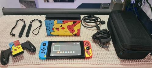 Nintendo Switch Custom Pokémon-console + hoesje en garantie, Games en Spelcomputers, Games | Nintendo Switch, Zo goed als nieuw