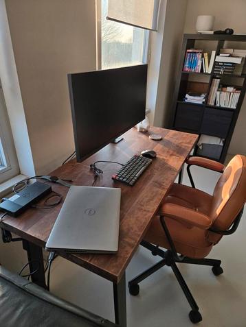 Houten bureau met trapeziumvormige metalen poten, Huis en Inrichting, Bureaus, Ophalen, Zo goed als nieuw, Bureau