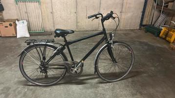 Standaard zwarte fiets beschikbaar voor biedingen