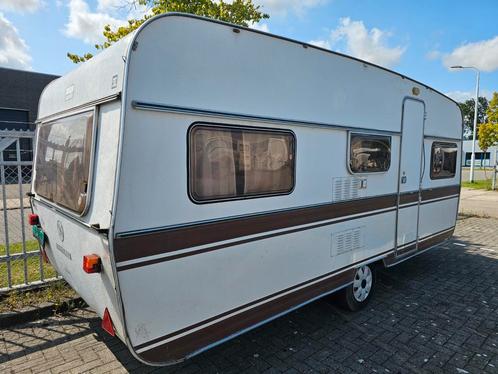 eriba nova 500 k, Caravans en Kamperen, Caravans, Particulier, tot en met 5, Rondzit, Eriba, Vast bed, 4 tot 5 meter, Gascomfoor