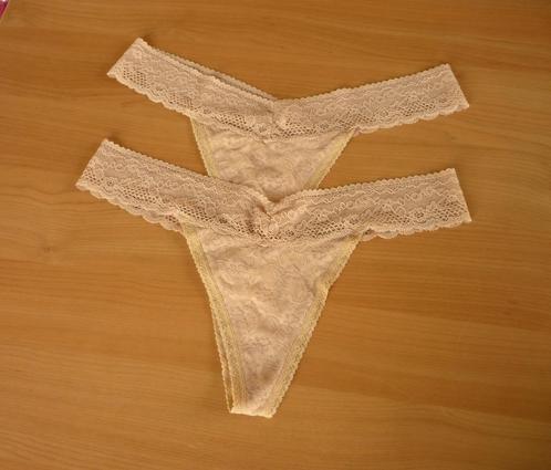 Set van 2 huidskleurige kanten strings van Hunkemöller Mt M, Kleding | Dames, Ondergoed en Lingerie, Ophalen of Verzenden