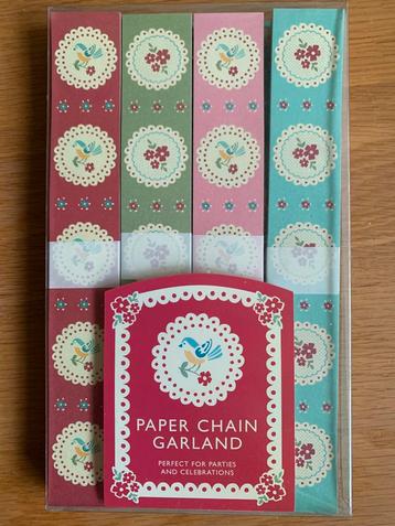 10m feestslinger Paper chain garland with vintage print beschikbaar voor biedingen