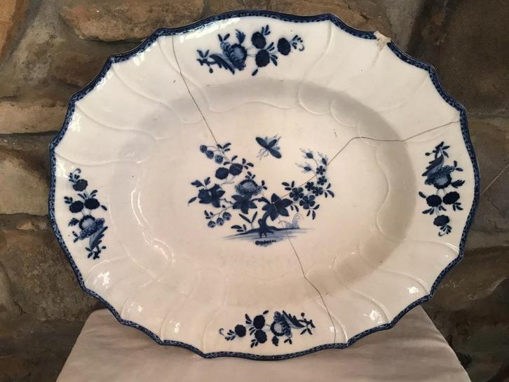 Grand plat ovale ancien en porcelaine de Tournai ., Antiquités & Art, Antiquités | Porcelaine, Enlèvement ou Envoi
