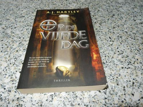 nr.86 - Op de vijfde dag - A.J. Hartley - thriller, Livres, Thrillers, Enlèvement ou Envoi