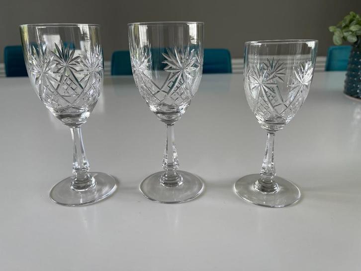 3 verres à vin en cristal magnifiquement taillé, Antiquités & Art, Antiquités | Verre & Cristal, Enlèvement ou Envoi