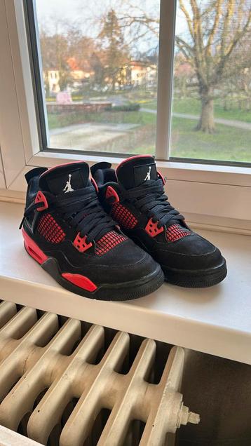 Jordan 4 red thunder, Ophalen, Zo goed als nieuw, Schoenen