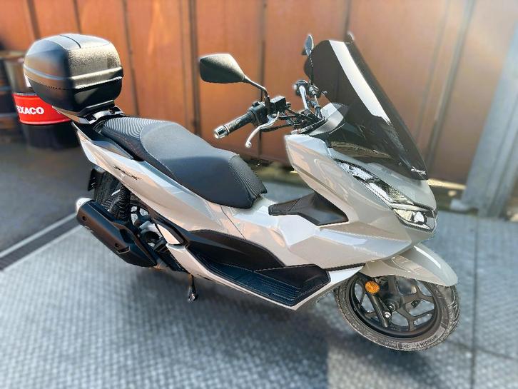 PCX 125 1er proprio 04/2023 6025km garantie 1,2,3ans jhb, Motoren, Motoren | Honda, Bedrijf, Scooter, 11 kW of minder, 1 cilinder