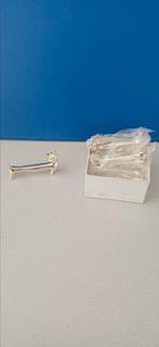 6 bestekhouders, Ophalen