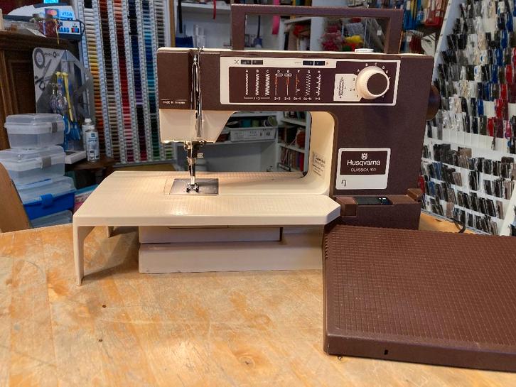 Husqvarna Classica 100 naaimachine, Hobby en Vrije tijd, Naaimachines en Toebehoren, Gebruikt, Naaimachine, Husqvarna, Ophalen of Verzenden