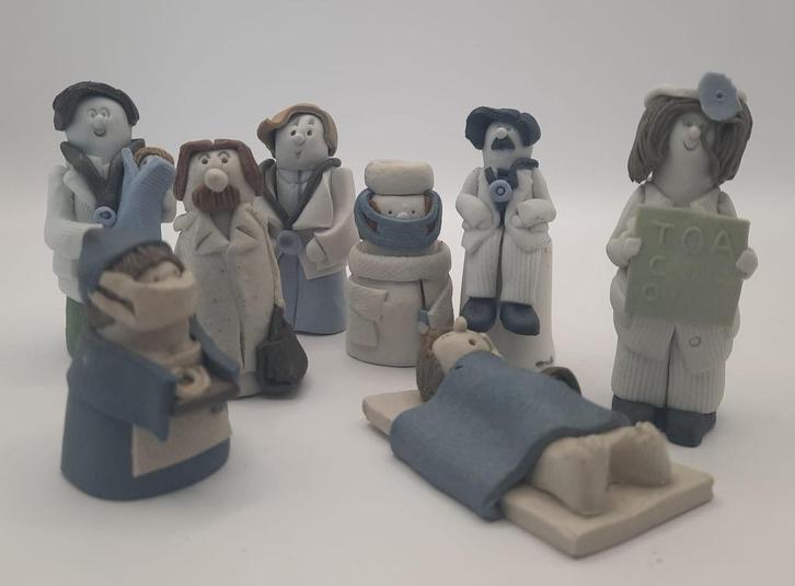 Verzameling beeldjes van dokters, medische sector, Verzamelen, Beelden en Beeldjes, Zo goed als nieuw, Mens, Ophalen of Verzenden