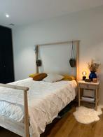 Bed met lattenbodem en nachtkastje, 140/200, Huis en Inrichting, Slaapkamer | Complete slaapkamers, Ophalen, Zo goed als nieuw