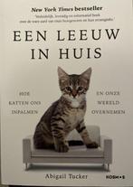 Een leeuw in huis, Abigail Tucker, Boeken, Dieren en Huisdieren, Verzenden, Zo goed als nieuw, Katten