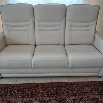 2 lederen zetels 3 + 2 zit beschikbaar voor biedingen