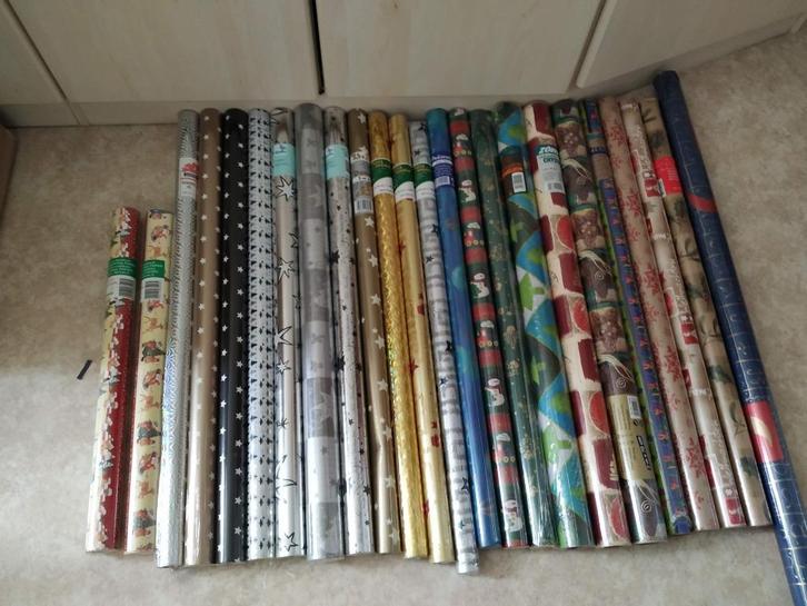 kerst/eindejaar geschenkpapier nieuwe rollen, Diversen, Kerst, Nieuw, Ophalen of Verzenden