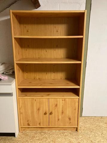 Boekenrek beschikbaar voor biedingen