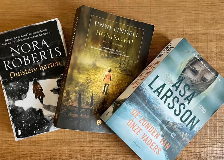 3 lit. thrillers: Nora Roberts, Asa Larsson, Unni Lindell, Boeken, Thrillers, Ophalen of Verzenden