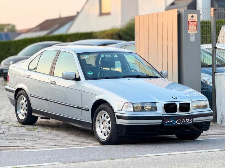 Bmw 320i e36 ** 128.000 km ** 6 Cilinders, Auto's, BMW, Bedrijf, Te koop, 3 Reeks, Benzine, 5 deurs, Handgeschakeld, Zilver of Grijs
