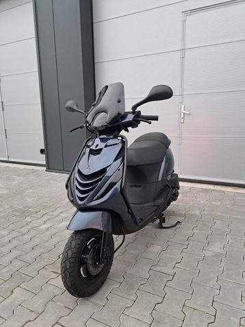 Piaggio Zip 4T Scooter Midnight Blauw FULL OPTION (A-KLASSE) beschikbaar voor biedingen