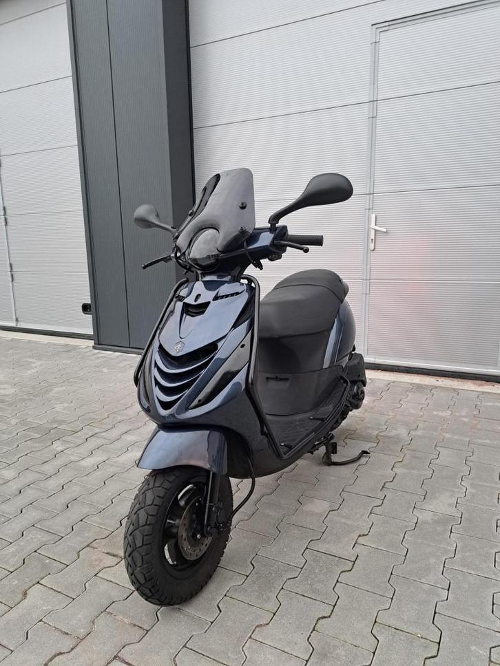 Piaggio Zip 4T Scooter Midnight Blauw FULL OPTION (A-KLASSE), Fietsen en Brommers, Handleidingen en Instructieboekjes, Zo goed als nieuw