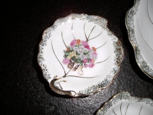 Antieken bloemen aperitiefschaaltje met 6 onderzetters., Antiek en Kunst, Antiek | Porselein, Ophalen of Verzenden