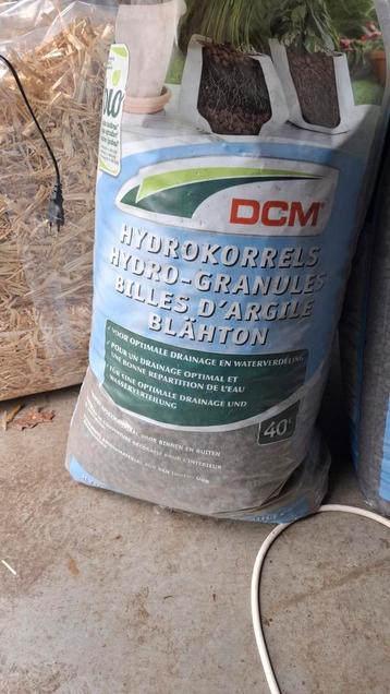 Dcm hydrokorrels 2x 40 lt beschikbaar voor biedingen