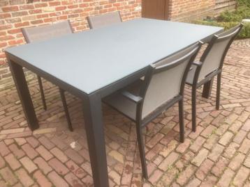 Bristol - Tafel en vier stoelen beschikbaar voor biedingen