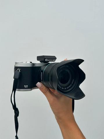 Fototoestel Samsung NX300 + accessoires beschikbaar voor biedingen