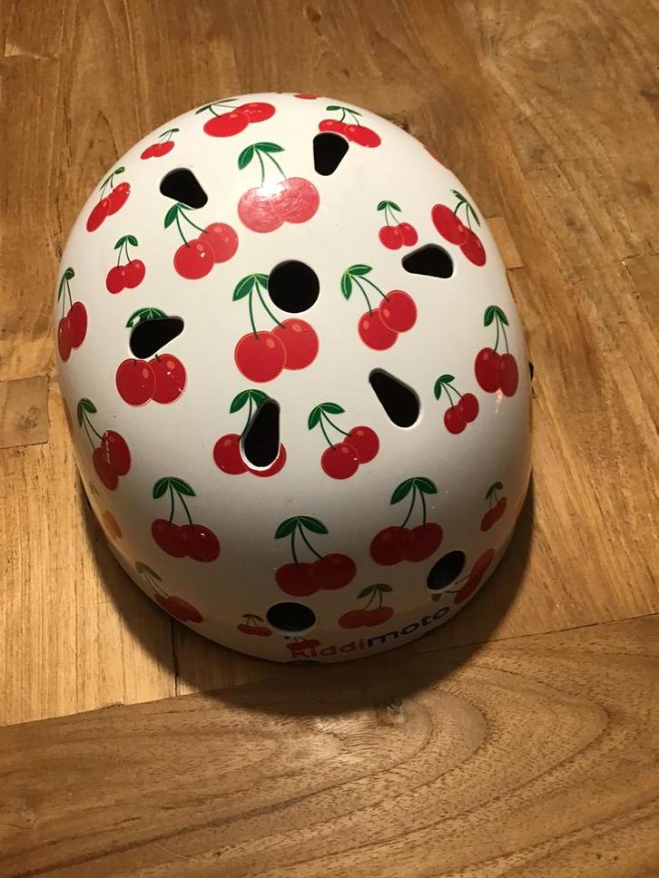 Kinderfietshelmpje maatje 001-S/M van het merk Kiddimoto, Fietsen en Brommers, Fietsaccessoires | Fietshelmen, Zo goed als nieuw