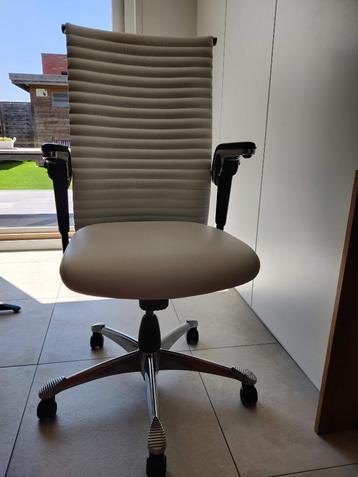 bureaustoel HAG luxe-ergonomisch beschikbaar voor biedingen