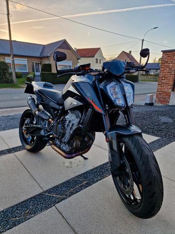KTM 890 Duke 2021 Full Black (5400 km) + Track/Tech pack.  beschikbaar voor biedingen