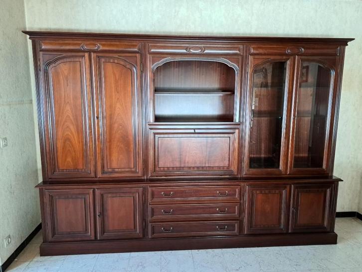 Armoire murale en très bon état, Maison & Meubles, Accessoires pour la Maison | Étagères murales & Rayons de bibliothèque, Utilisé