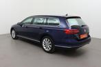 (1WCG370) Volkswagen PASSAT VARIANT, Auto's, Gebruikt, Blauw, Alcantara, Bedrijf